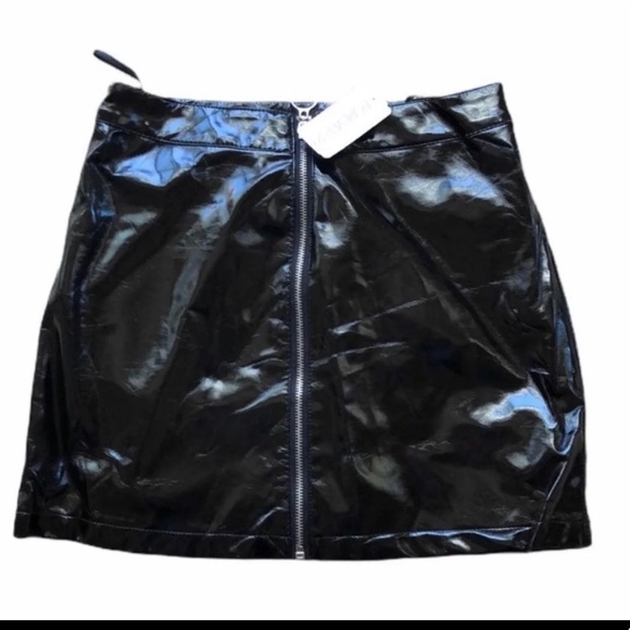 FOREVER 21 BLACK SHINY VINYL MINI SKIRT ZIP FRONT NEW GOTH FEMININE - Picture 1 of 4